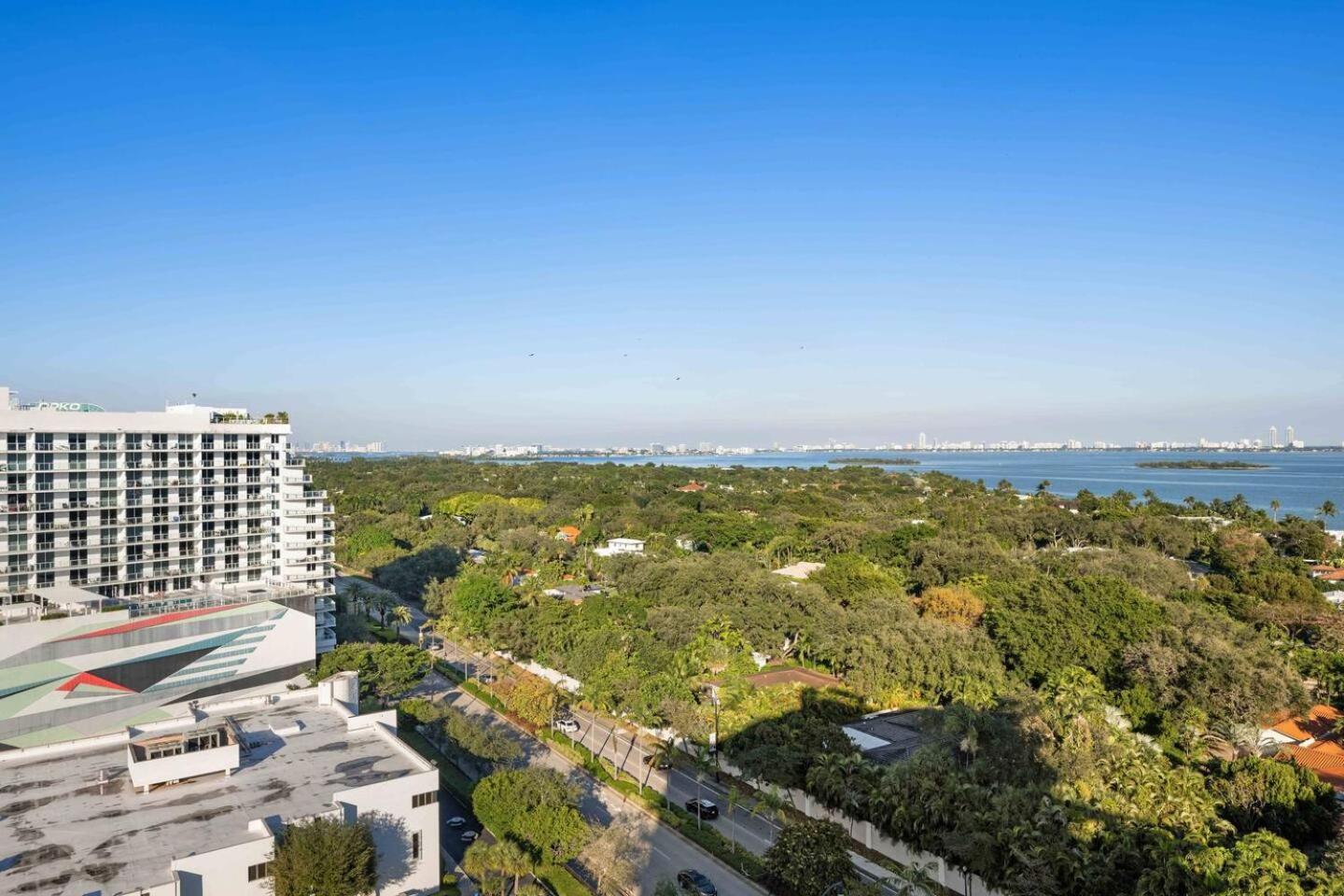 Apartment Luxury & Modern In Design District With Pool