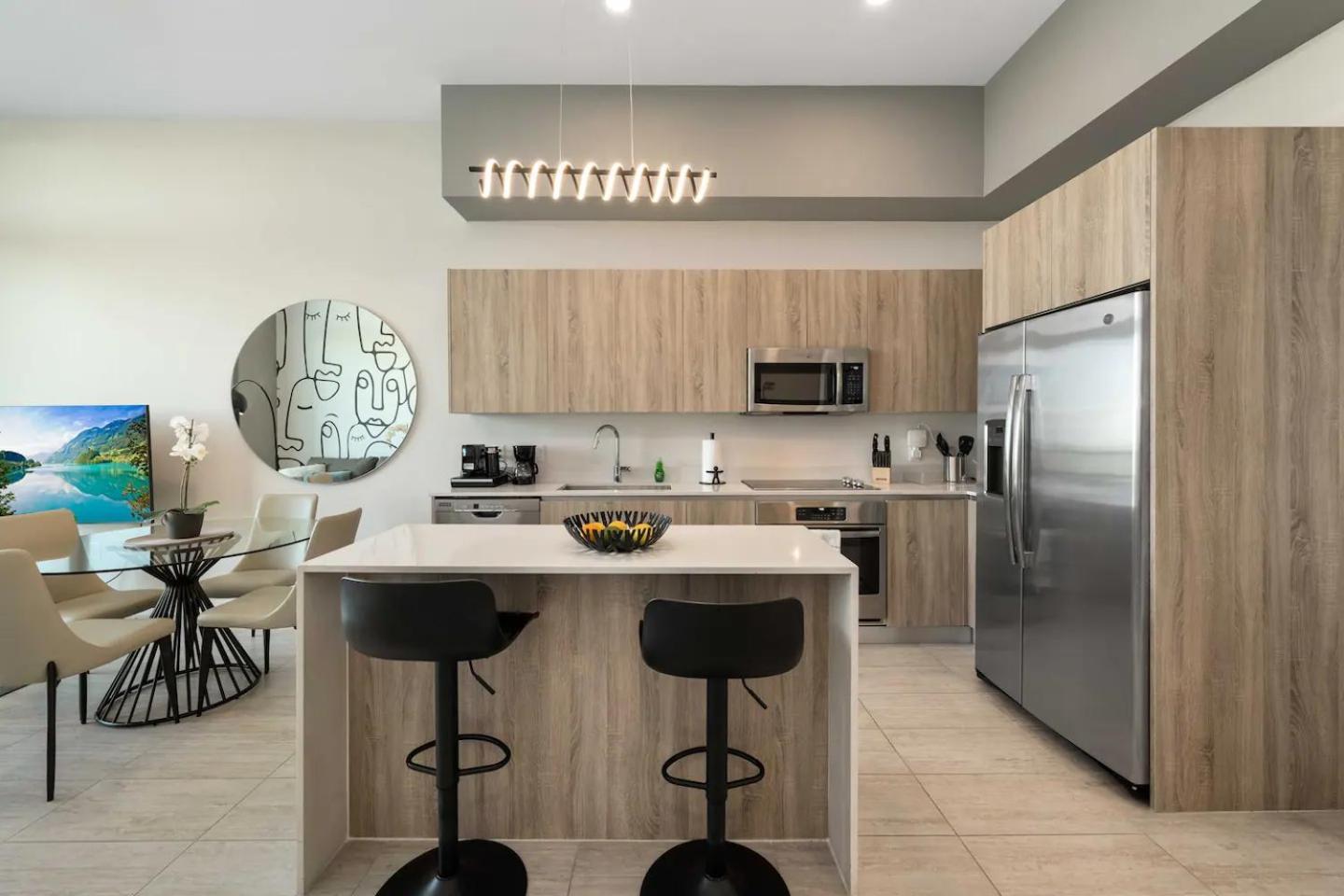 Luxury & Modern In Design District With Pool Apartment Miami
