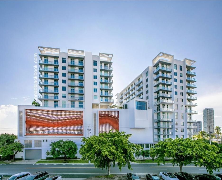 Luxury & Modern In Design District With Pool *