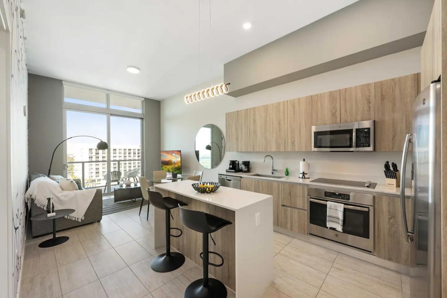Luxury & Modern In Design District With Pool *